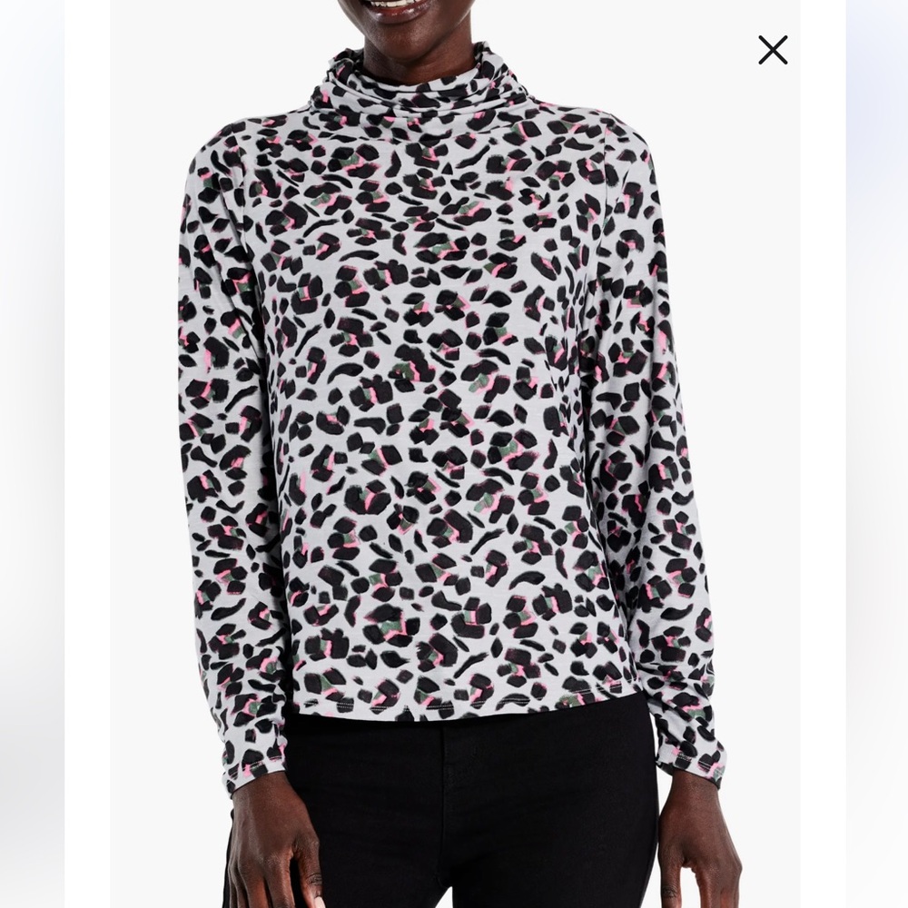 NIC+ZOE Cheetah Pop Turtleneck Top
Color: Grey Multi NWT